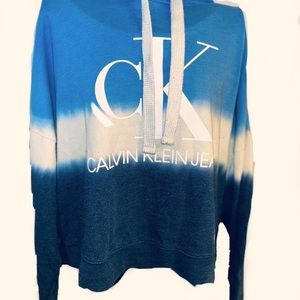 Calvin Klein medium size blue ombré sweatshirt oversized cropped
